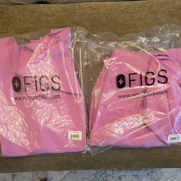 Figs Pink Cloud Scrub Set - Picture 3 of 3